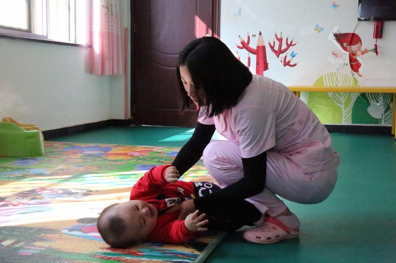 以愛之名，90后女孩重回福利院