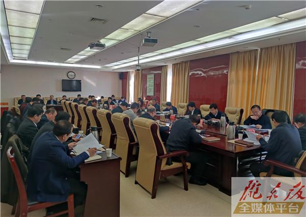 盧小亨主持召開慶陽(yáng)市政府黨組（擴(kuò)大）會(huì)議暨理論學(xué)習(xí)中心組學(xué)習(xí)會(huì)議 傳達(dá)學(xué)習(xí)習(xí)近平總書記重要講話精神 研究貫徹落實(shí)意見(jiàn)