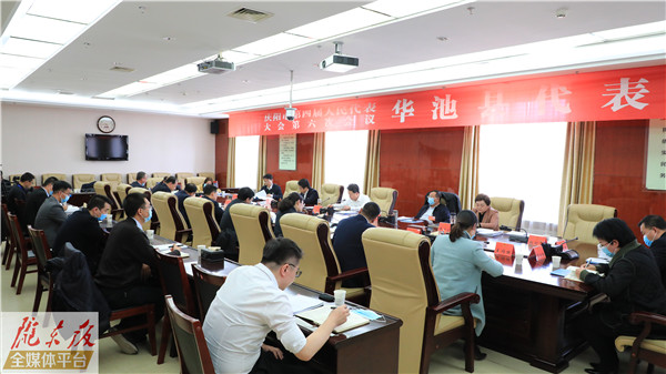 盧小亨在參加華池縣代表團審議時強調 弘揚南梁精神 傳承紅色基因 努力建設黨風正民風淳生態(tài)美環(huán)境優(yōu)產業(yè)興百姓富治理好社會穩(wěn)的新華池