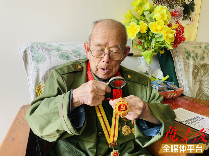 【光榮在黨50年】徐連江：“永遠(yuǎn)跟黨走，永遠(yuǎn)都愛(ài)國(guó)！”