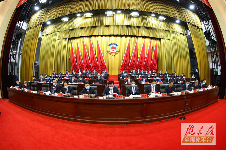 【市兩會(huì)視頻海報(bào)】努力開創(chuàng)新時(shí)代慶陽政協(xié)工作新局面，為推動(dòng)慶陽老區(qū)全面振興作出新的更大貢獻(xiàn)！