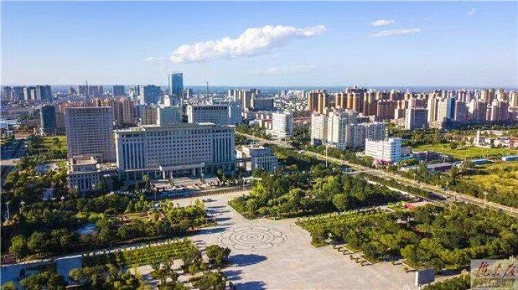 2022年，我市環(huán)境空氣優(yōu)良天數(shù)達(dá)297天。隴東報全媒體記者 俄少飛 攝