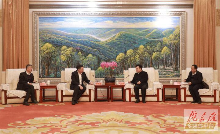 黃澤元與中國(guó)中鐵股份有限公司黨委常委、副總裁李新生一行座談