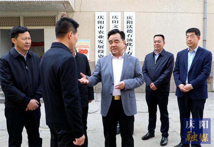 黃澤元在調(diào)研市屬國有企業(yè)改革發(fā)展工作時強調(diào) 突出主責(zé)主業(yè)提升企業(yè)核心競爭力 深化改革創(chuàng)新激發(fā)企業(yè)發(fā)展新動能