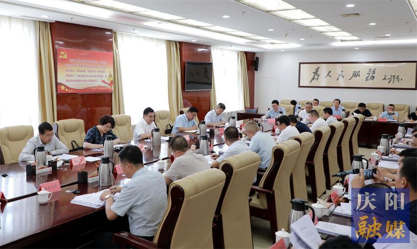 黃澤元與駐慶央企、金融機(jī)構(gòu)、市屬國有企業(yè)和民營企業(yè)負(fù)責(zé)人座談