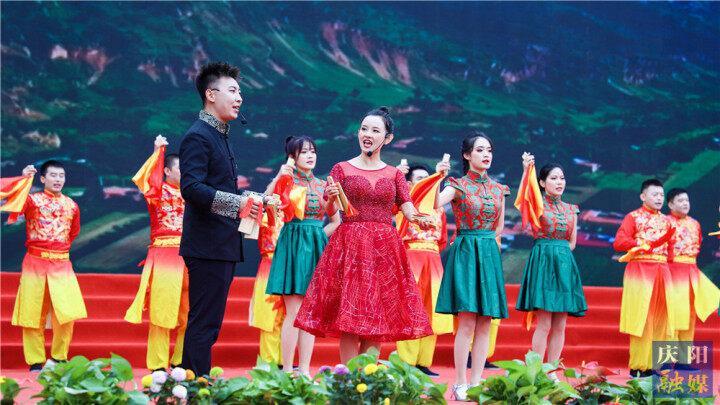 【攝影報(bào)道】“和諧慶陽大舞臺(tái)”寧縣場(chǎng)演出活動(dòng)舉行