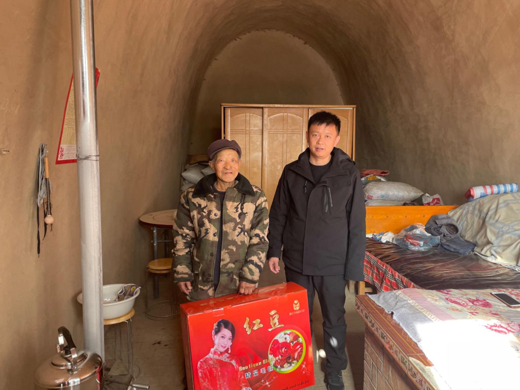 新春慰問(wèn)送溫暖?濃濃關(guān)懷暖人心——何塬村駐村工作隊(duì)開展新春走訪慰問(wèn)