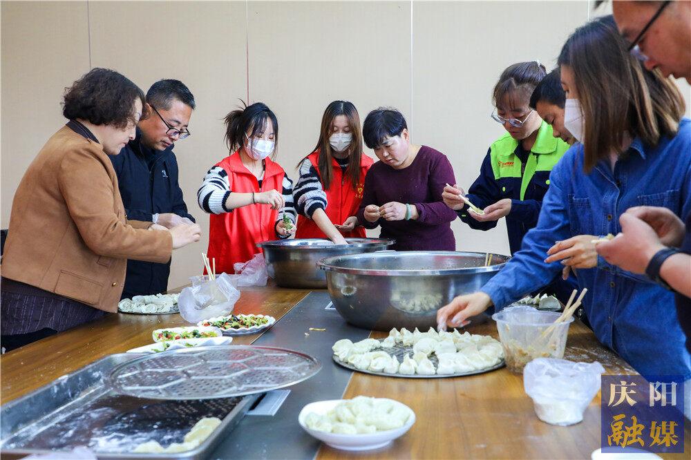 【攝影報(bào)道】冬至大如年，人間小團(tuán)圓！西峰區(qū)寧縣西路社區(qū)熱氣騰騰過冬至