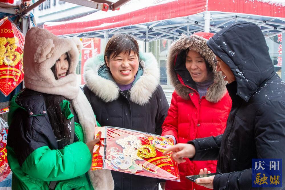 【攝影報(bào)道】趕年集，備年貨，歡天喜地過大年