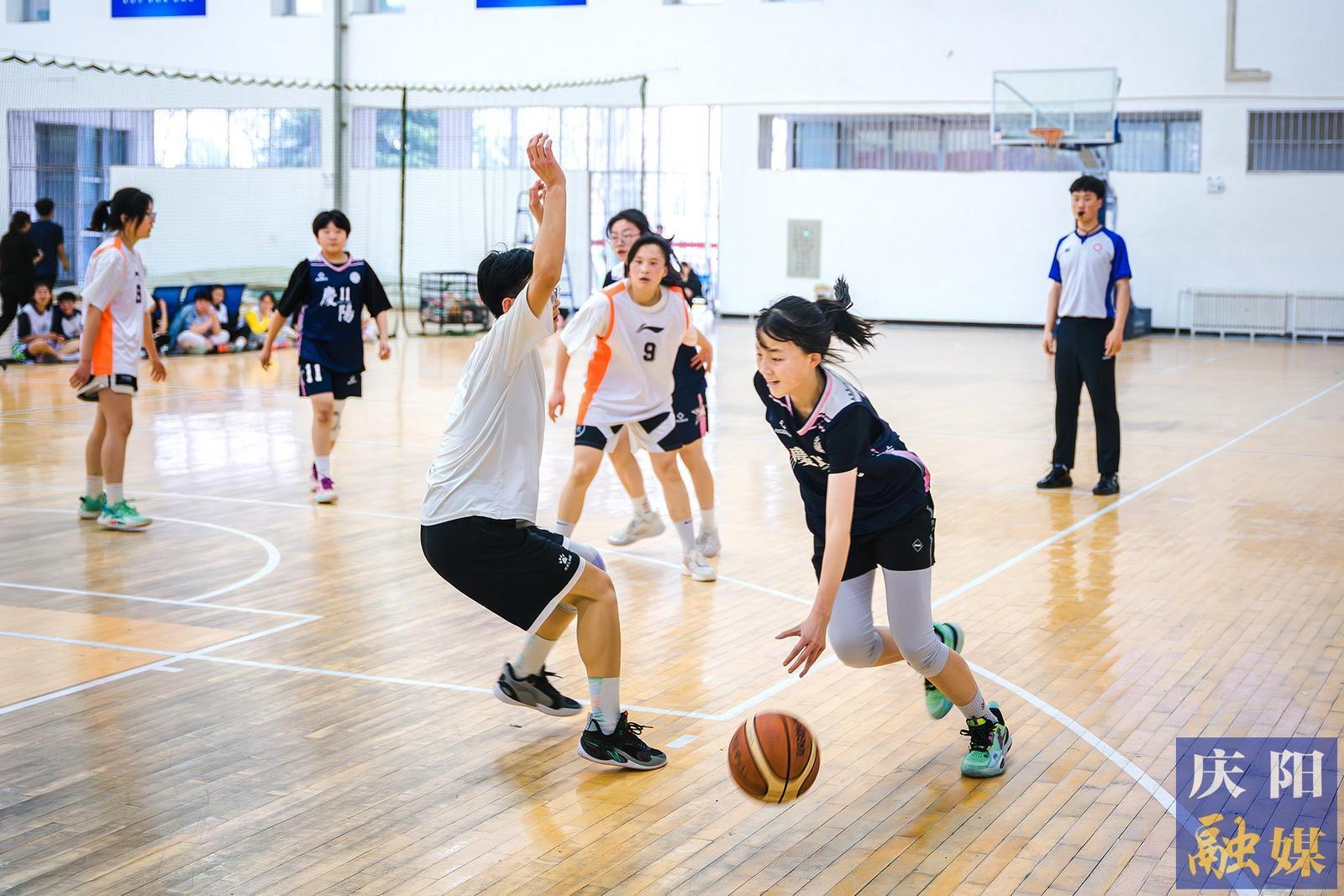 【攝影報(bào)道】慶陽(yáng)市“育才杯”青少年籃球邀請(qǐng)賽精彩不斷！
