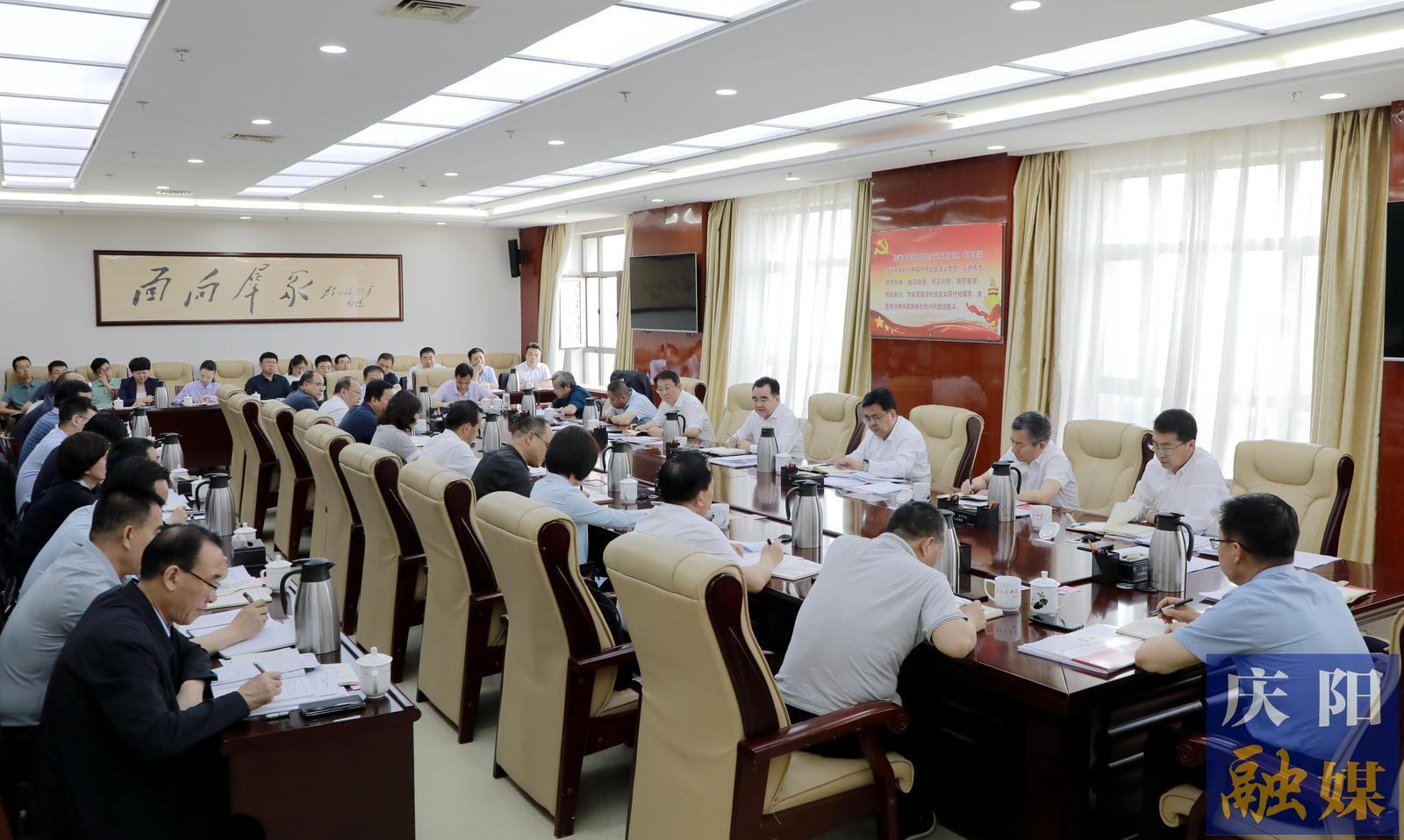 黃澤元在第十九屆慶陽香包民俗文化節(jié)組委會會議上強調(diào) 保質(zhì)保量布好展 強化對接招好商 細化措施辦好節(jié) 共同努力把節(jié)會辦得紅紅火火實實在在平平安安