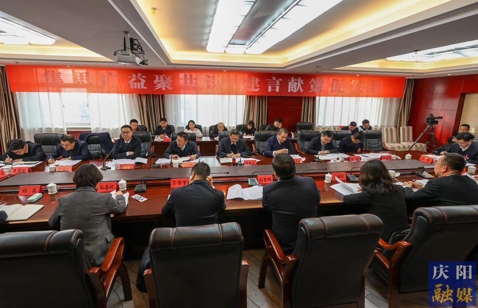 【圖說(shuō)兩會(huì)】市政協(xié)委員分組討論政府工作報(bào)告和計(jì)劃、財(cái)政報(bào)告