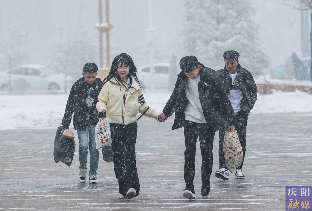 【攝影專題】風(fēng)雪兼程，回家過年！