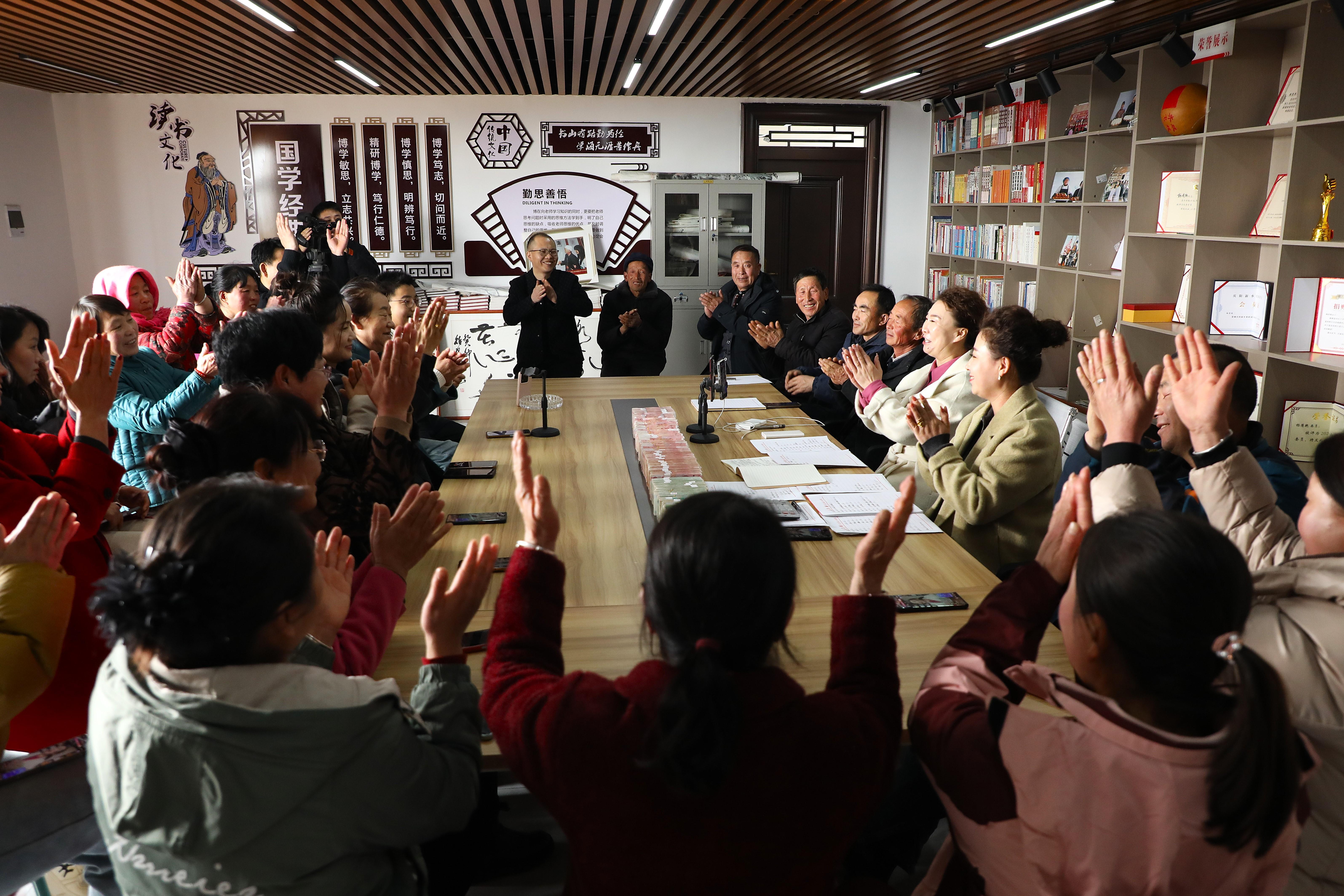 二月二，分紅“盛宴”開啟幸福新篇 ——環(huán)縣莊子峁生態(tài)農(nóng)莊30戶農(nóng)戶喜提73萬元“紅包”