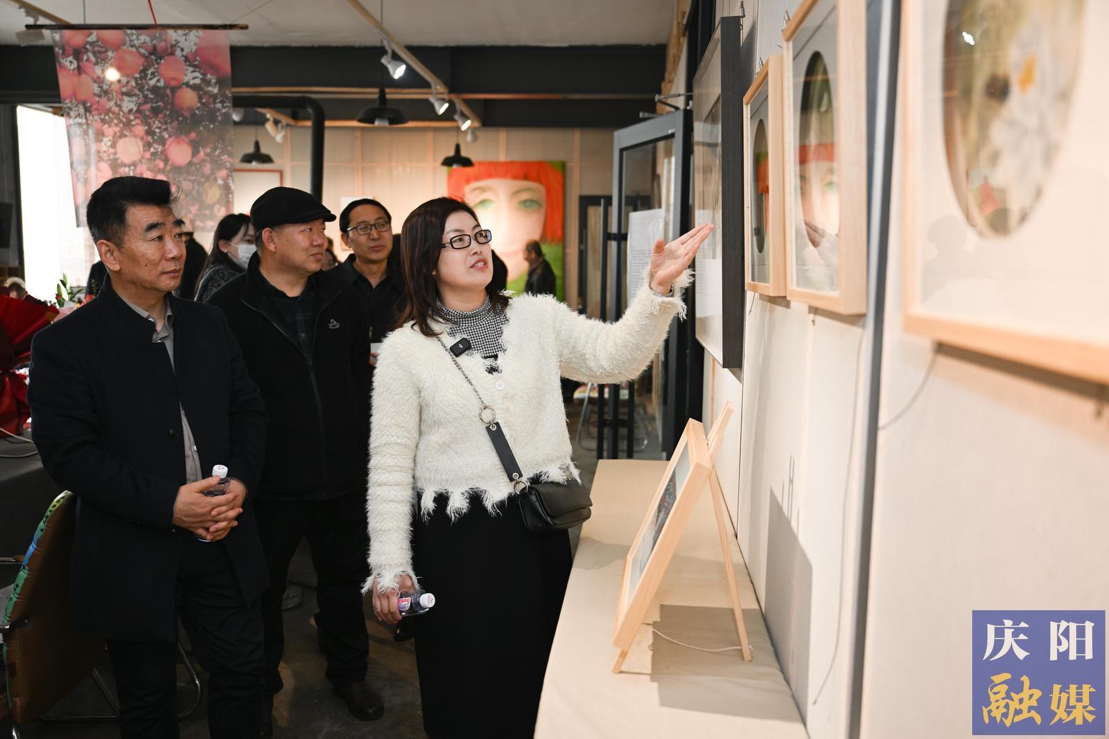 【攝影報(bào)道】“她視覺(jué)”女性觀(guān)念藝術(shù)展開(kāi)展