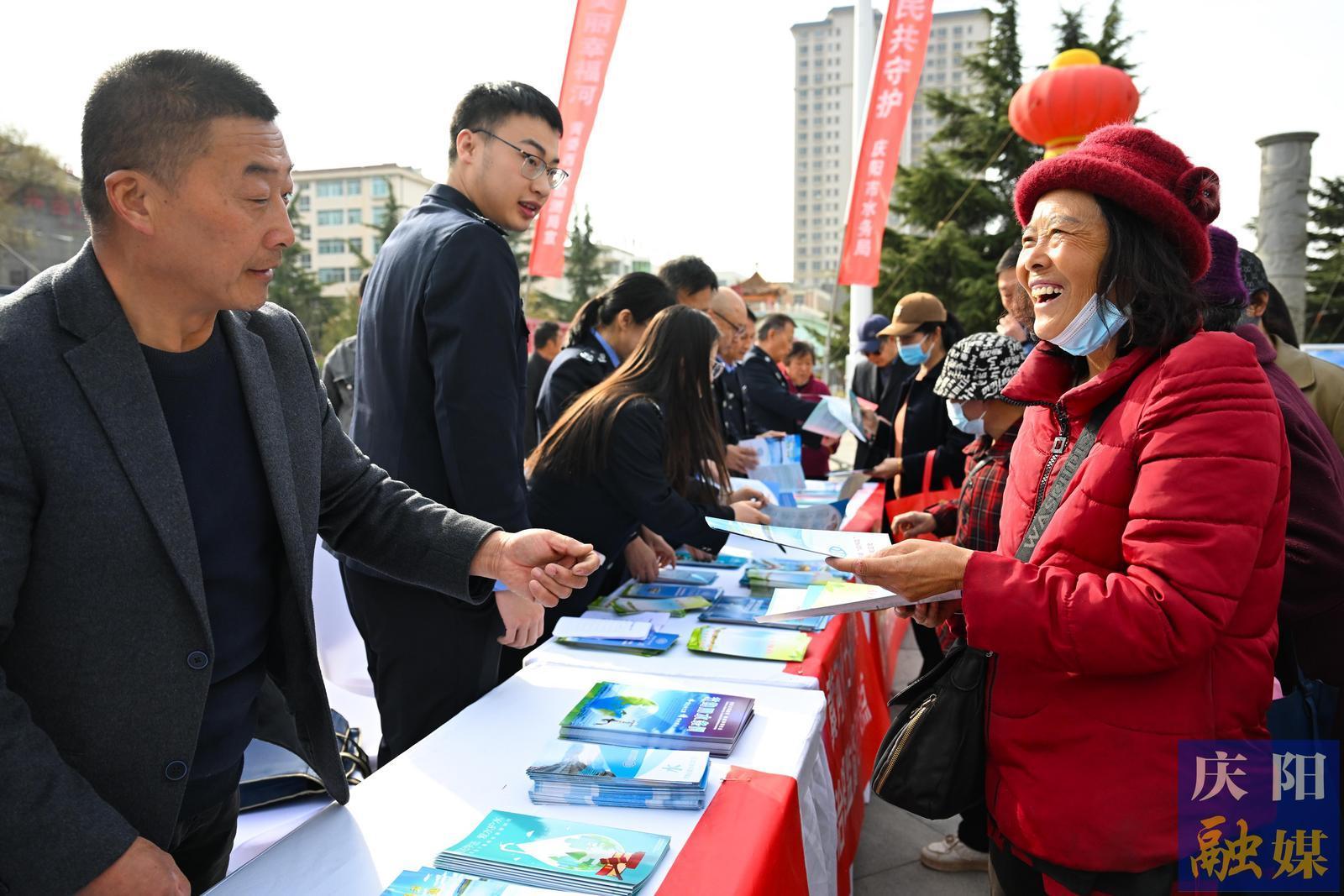 【攝影報(bào)道】慶陽市紀(jì)念“世界水日”“中國(guó)水周”集中宣傳活動(dòng)舉行