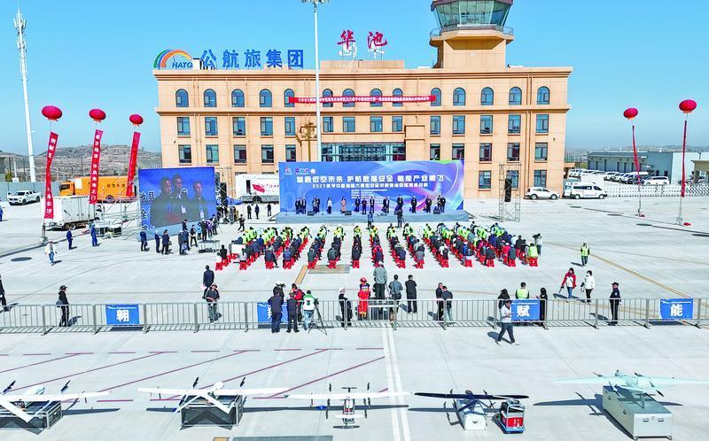 2025數(shù)字中國(guó)創(chuàng)新大賽·低空經(jīng)濟(jì)賽道·特別報(bào)道丨無(wú)人機(jī)秒變“巡檢尖兵”！全國(guó)首次油田巡檢挑戰(zhàn)賽在慶陽(yáng)舉行