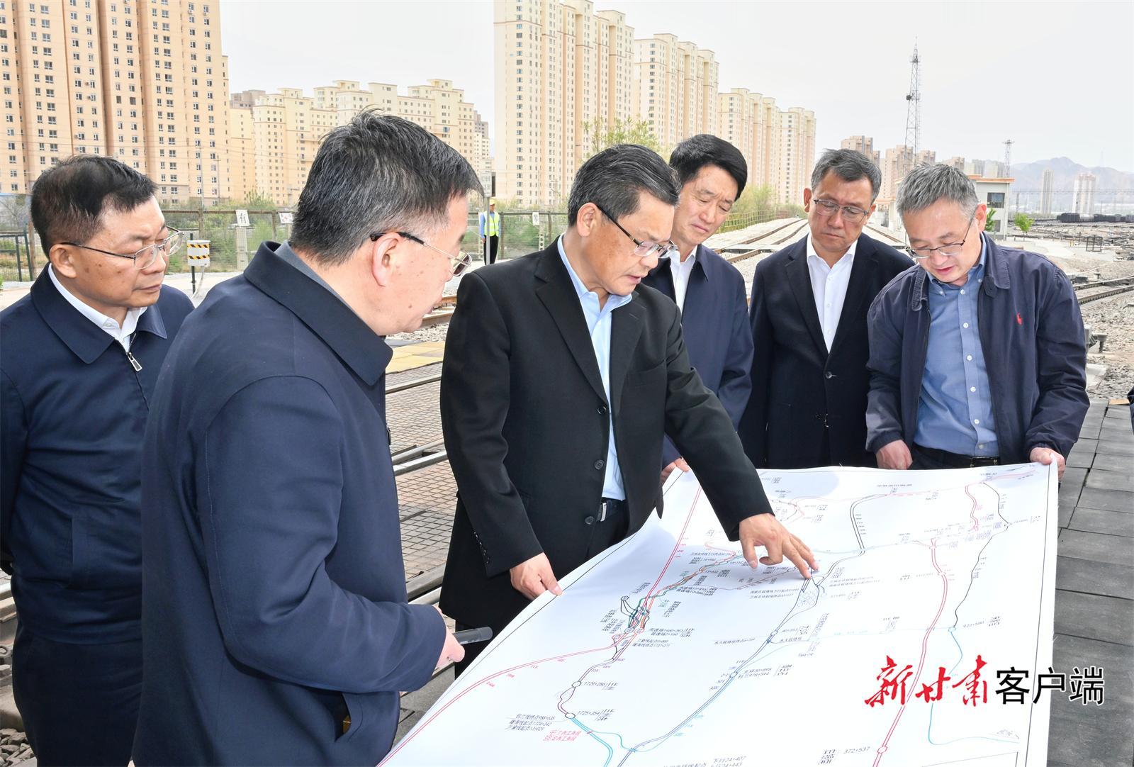 任振鶴在專題調(diào)研鐵路物流發(fā)展情況時強(qiáng)調(diào)：做強(qiáng)樞紐 做優(yōu)業(yè)態(tài) 做好服務(wù) 深度融入高質(zhì)量共建“一帶一路”和西部陸海新通道建設(shè)